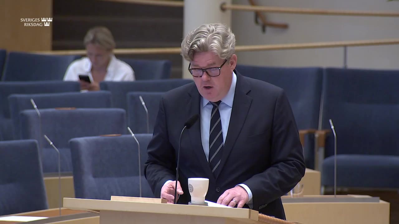 Stillbild från Interpellationsdebatt, Lokal polisnärvaro och fler polisstationer