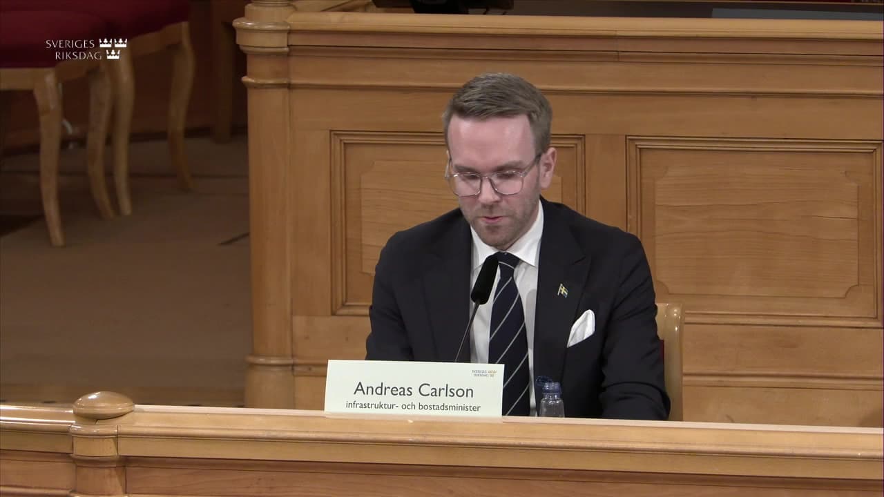 Stillbild från Öppen utfrågning, KU-utfrågning med infrastruktur- och bostadsminister Andreas Carlson (KD)