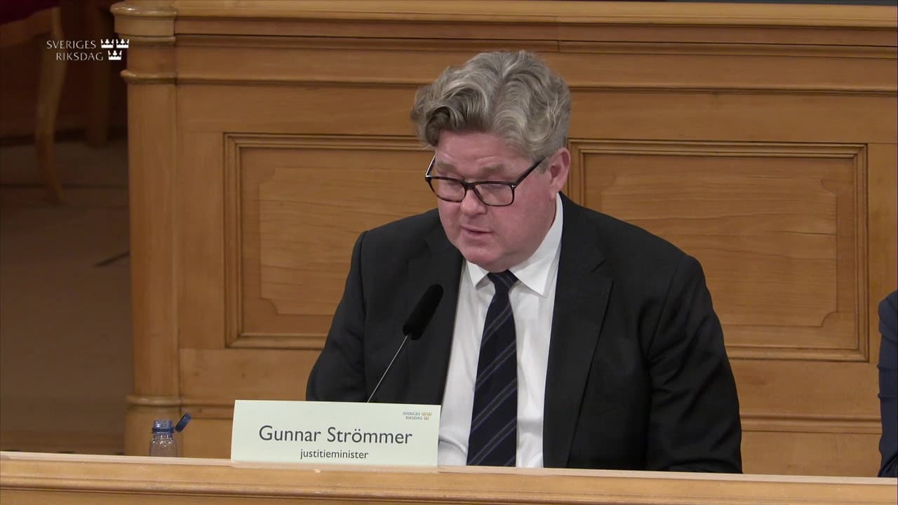 Stillbild från Öppen utfrågning, KU-utfrågning med justitieminister Gunnar Strömmer (M)
